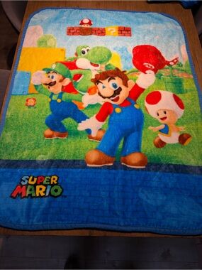 Nintendo Super Mario “game kings” Plush Blanket - mario, luigi, yoshi and toad